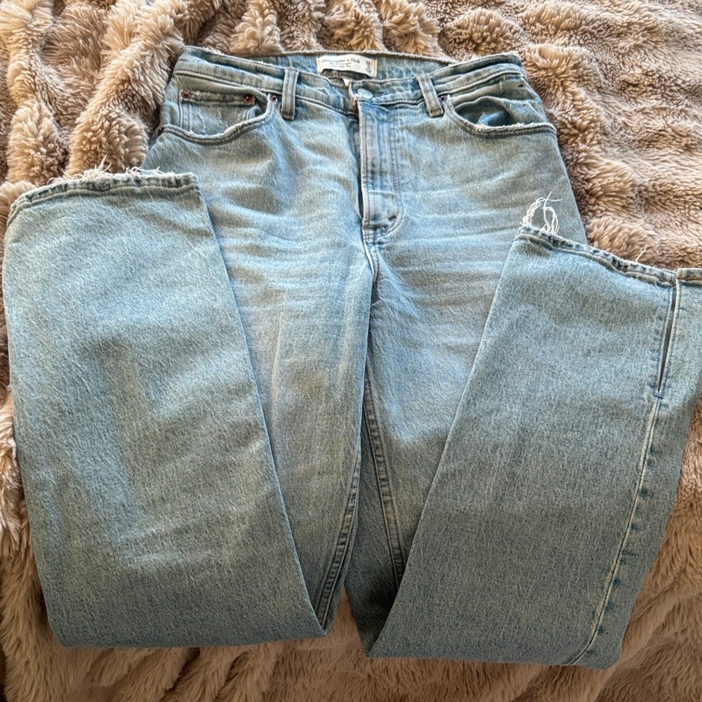 Abercrombie and Fitch 90’s Straight Ultra High Rise Curve Love (with slit) 28/6